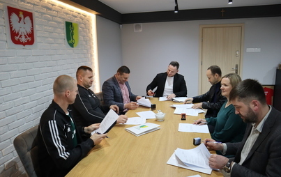 Zdjęcie do Podpisano umowy na dotacje sportowe w Gminie Lubichowo