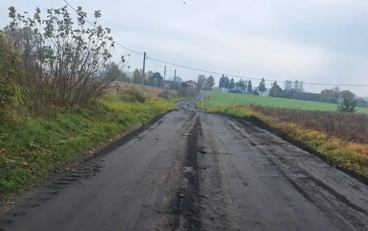 Zdjęcie do Modernizacja drogi dojazdowej Zelgoszcz Wybudowanie